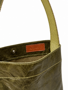 Dettaglio interno Lea Bag Military Green in pelle verde militare Amimì Milano
