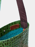 Lea Bag Cocco Green dettaglio interno fodera azzurra e logo Amimi