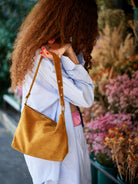 Sophie Bag Suede Yellow dettaglio borsa in suede Amimi Milano