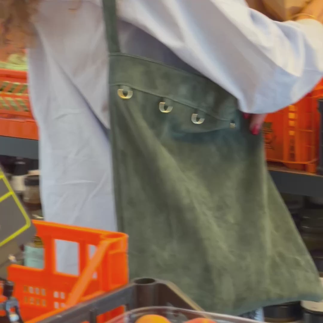 Lea Bag Maxi Suede Green Charm video borsa indossata Amimi Milano